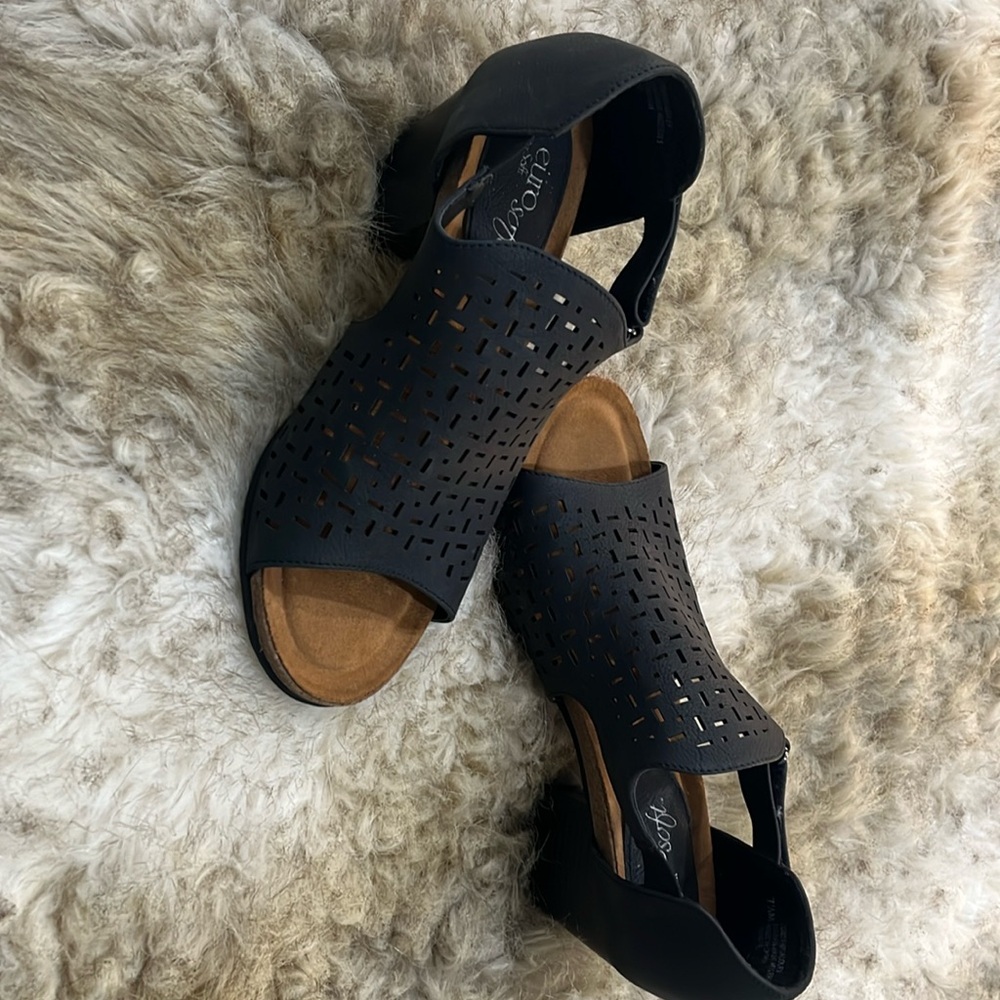 Sofft Eurosoft black sandals size 7.5 with straps. NWOT never wore.